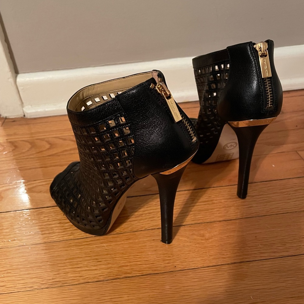 Michael Kors ladies shoes size 7M